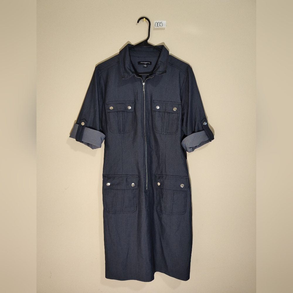 Knee-length navy blue dress